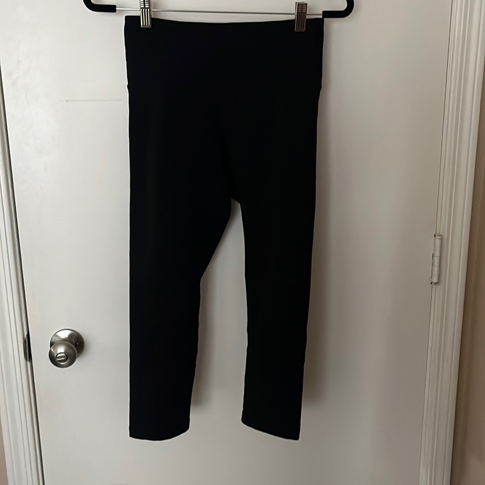 Lightly used old navy active knee length leggings size medium